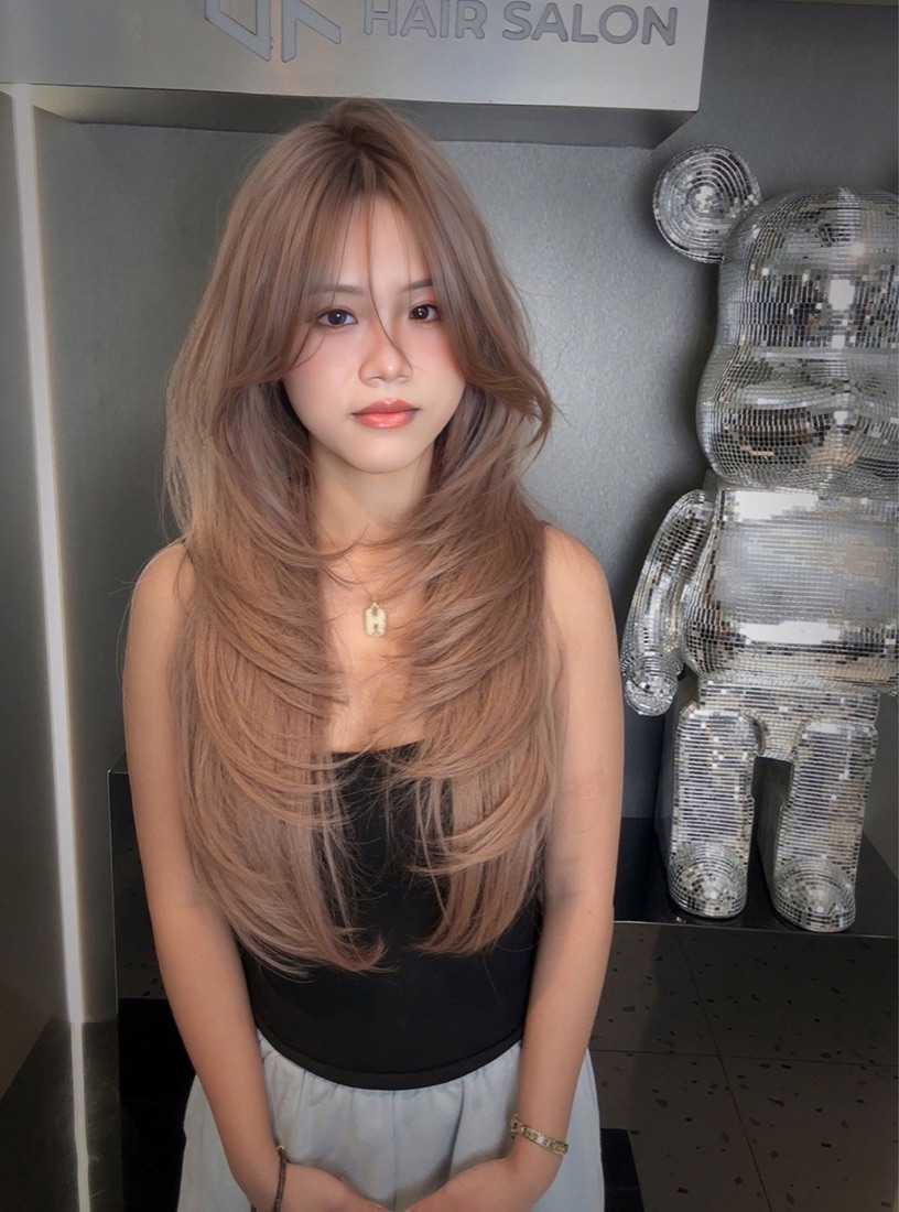 Nâu sữa layer tại UK Hair Salon
